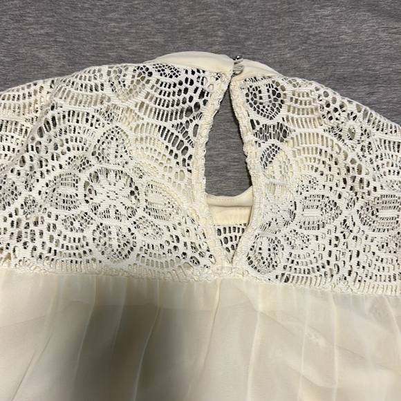 Abercrombie and Fitch white lace blouse - Picture 4 of 4